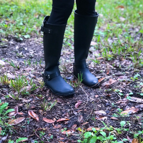 Steve Madden Tsunamii Contrast Zip Rain Boots - Picture 3 of 3